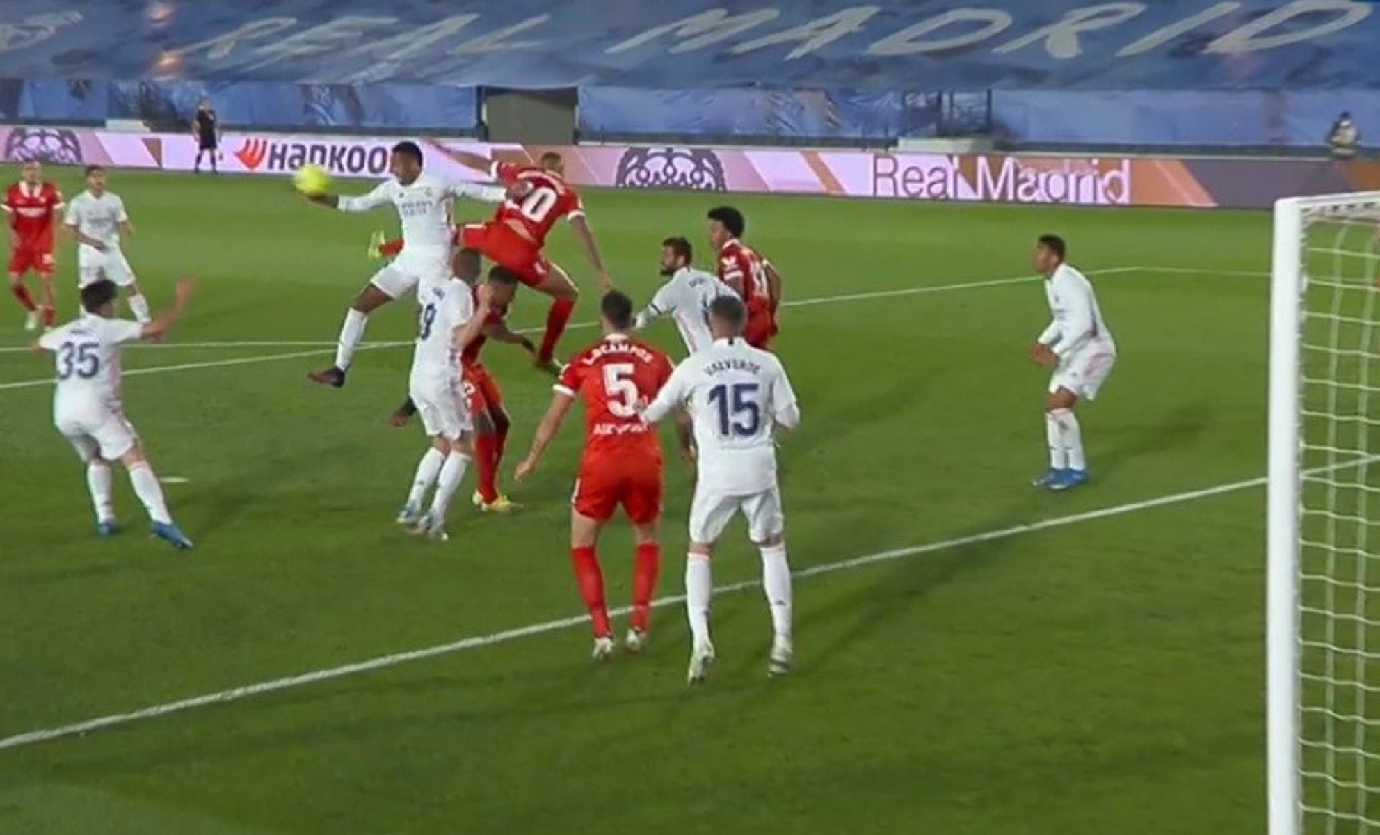 Χαμός στη Μαδρίτη – Πέναλτι ο Μιλιτάο που… ακύρωσε πέναλτι της Ρεάλ! (vid)