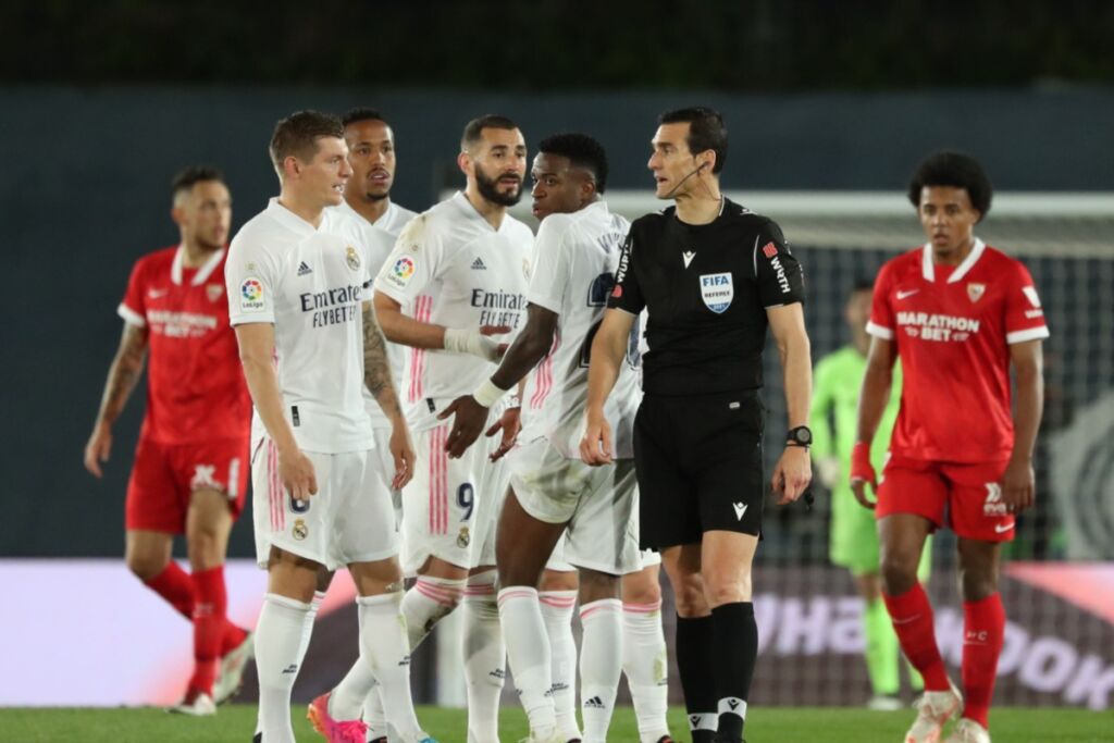 Ο τίτλος «γλιστράει» από τα χέρια της «βασίλισσας» (vid)