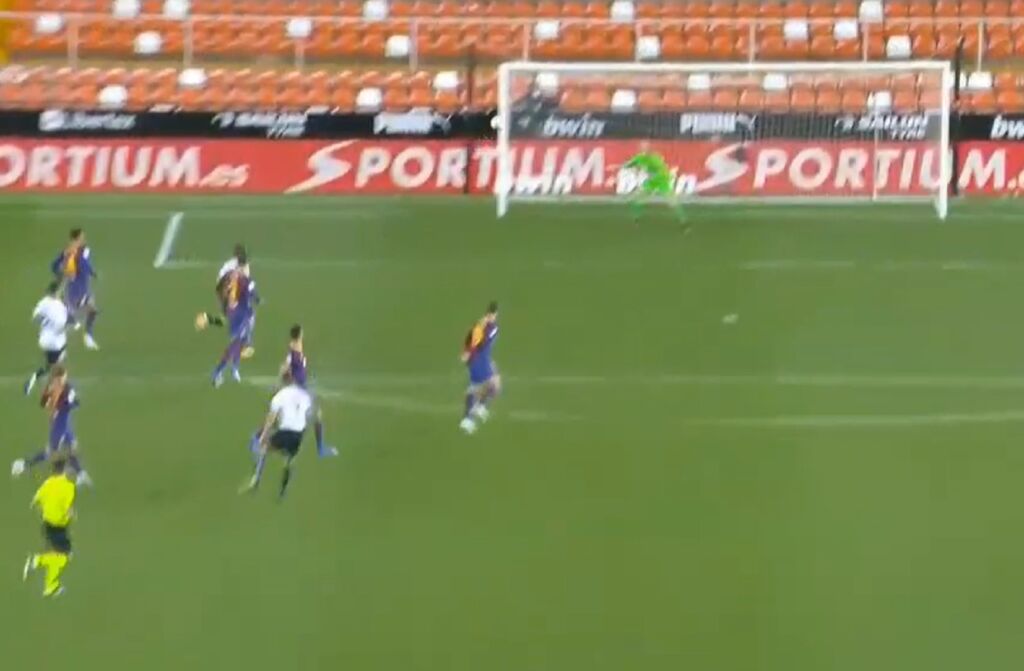 Η οβίδα του Σολέρ «κατεδάφισε» το τέρμα της Μπαρτσελόνα (vid)