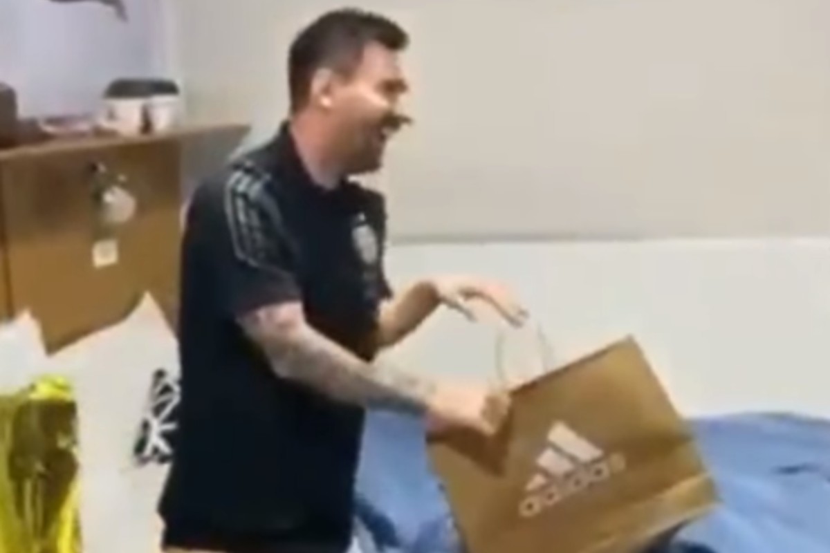 Τα χρόνια πολλά των Αργεντινών στο κρεβάτι του Μέσι (vid)