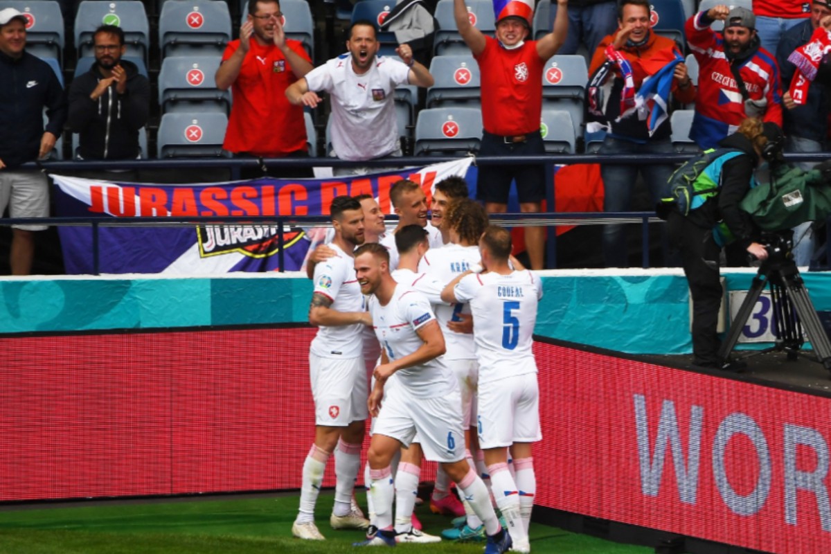 Με Σικ-άτη εμφάνιση οι Τσέχοι υπέταξαν τη Σκωτία (vid)