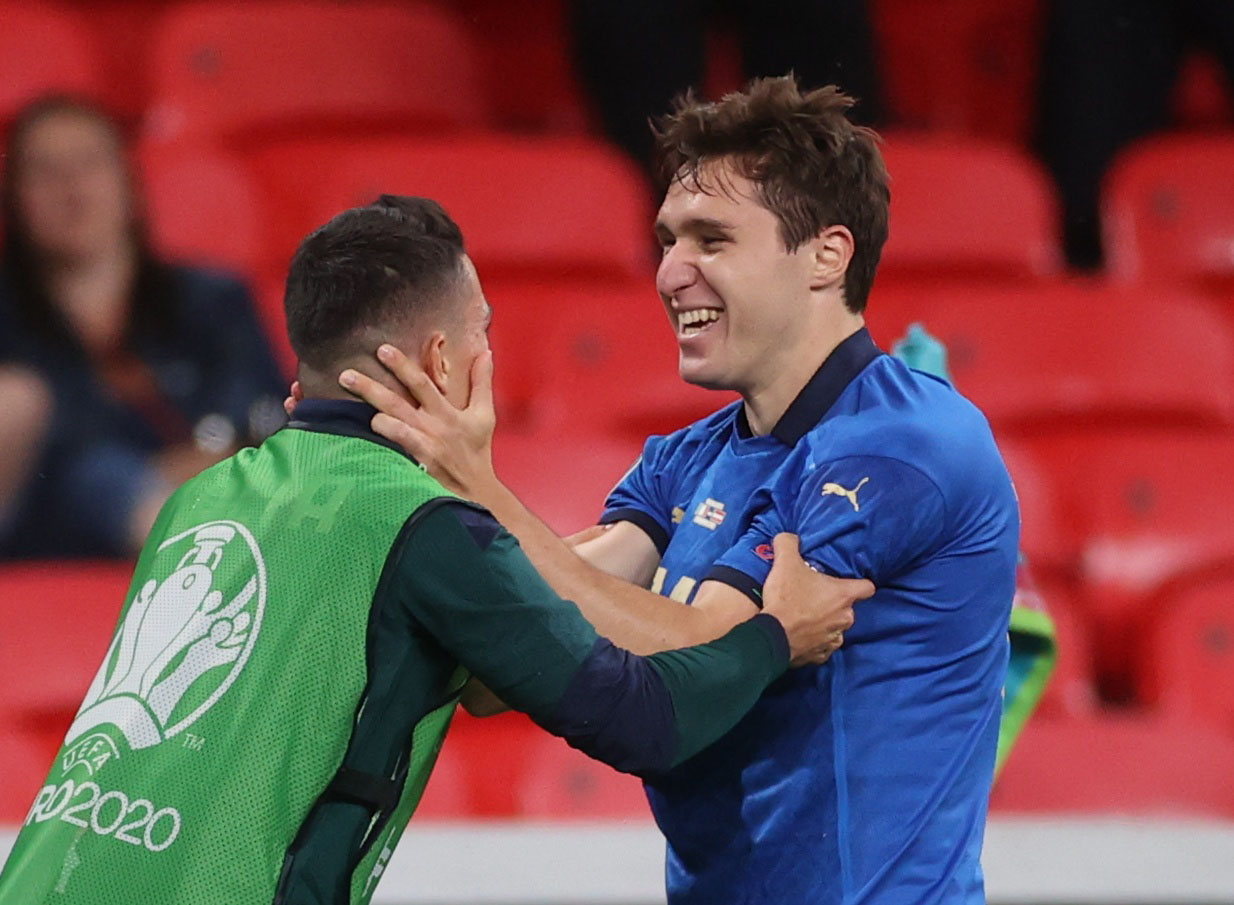 Φιλί της ζωής από τον Κιέζα! (vid)