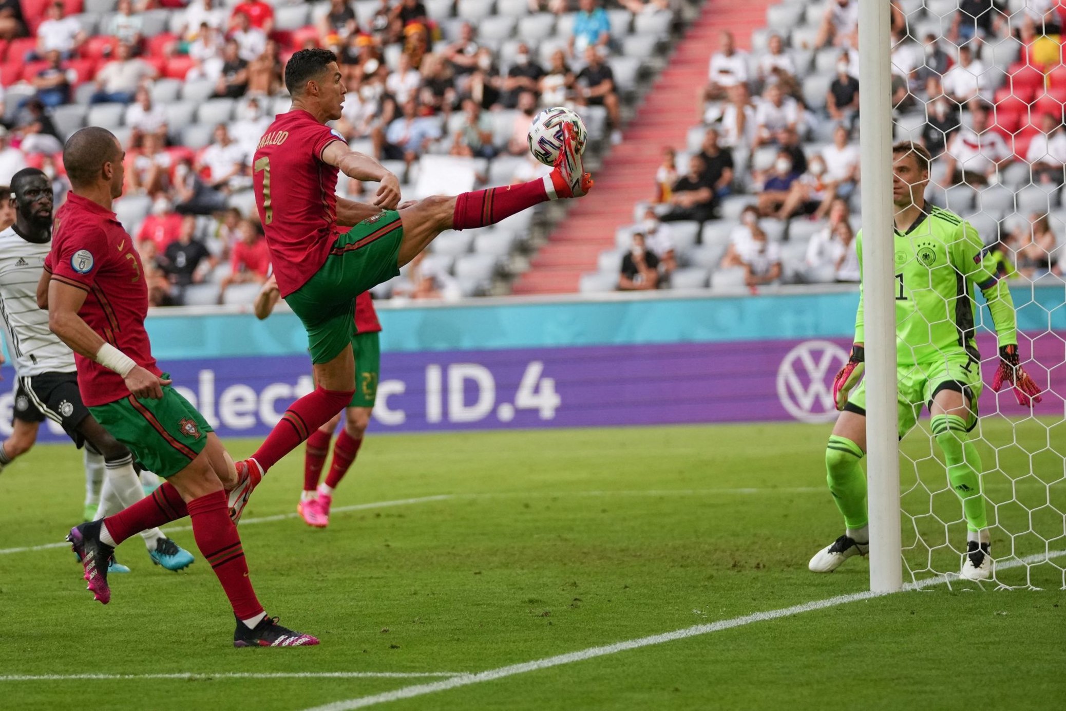 Οι τρεις στιγμές μαγείας του Κριστιάνο στα 36 (vid)