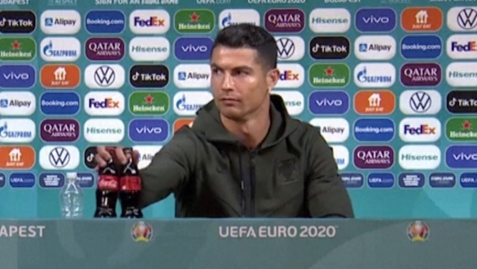 Εκεί τελικά έστειλε τις Coca- Cola ο Κριστιάνο! (vid)