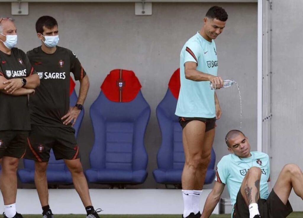 Ο Κριστιάνο… δρόσισε τον Πέπε και ξέσπασε σε γέλια! (vid)