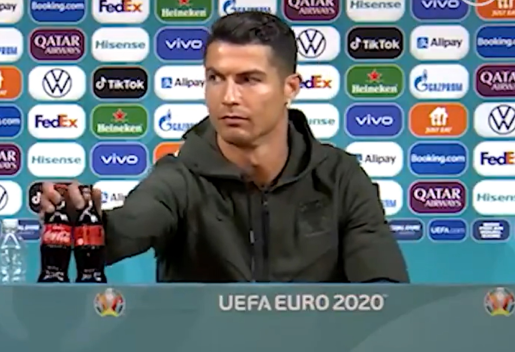 Ο εκνευρισμένος Κριστιάνο σνόμπαρε χορηγό του EURO (vid)