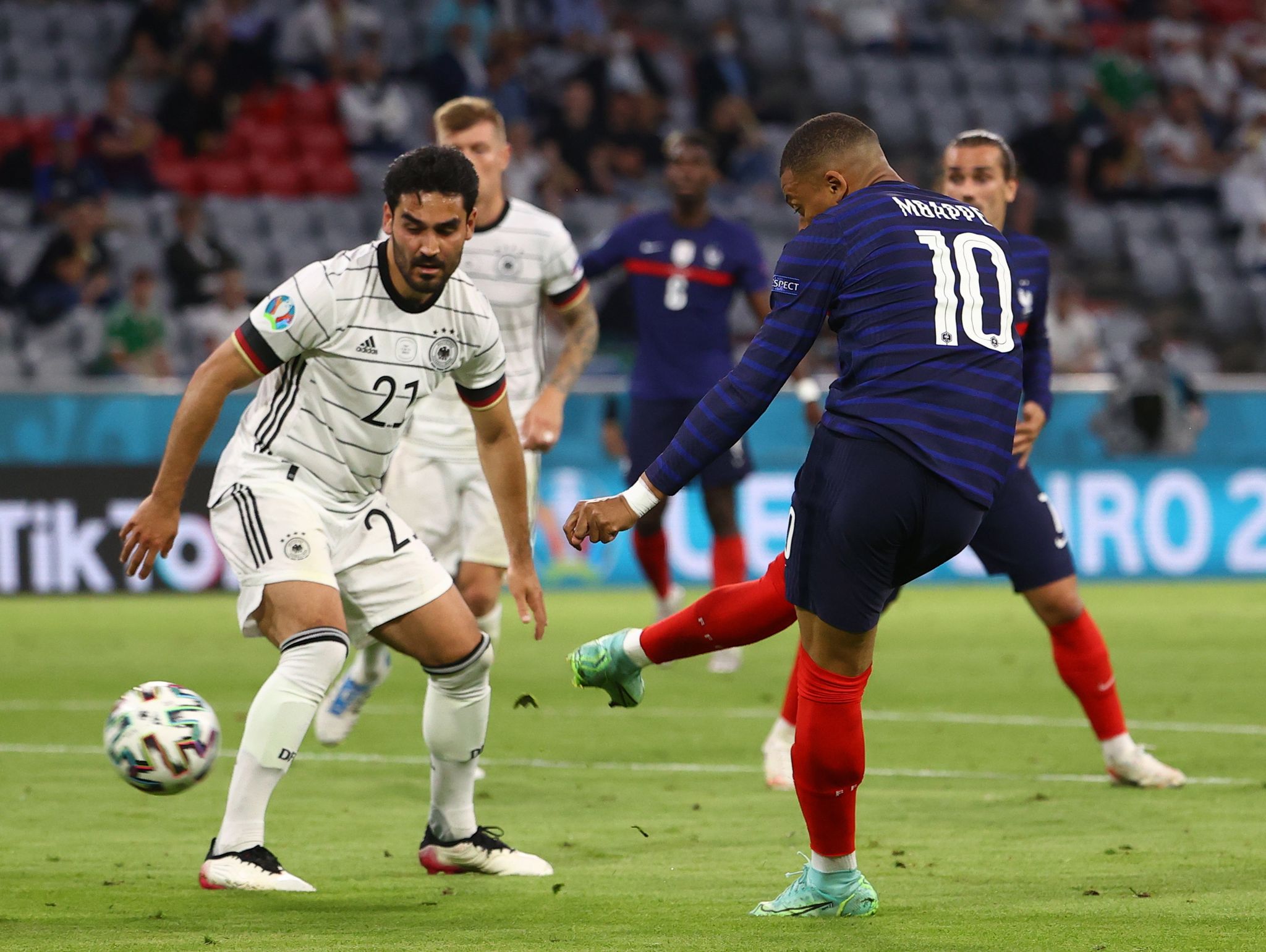 Μαγικό (οφσάιντ) γκολ του Μπαπέ! (vid)