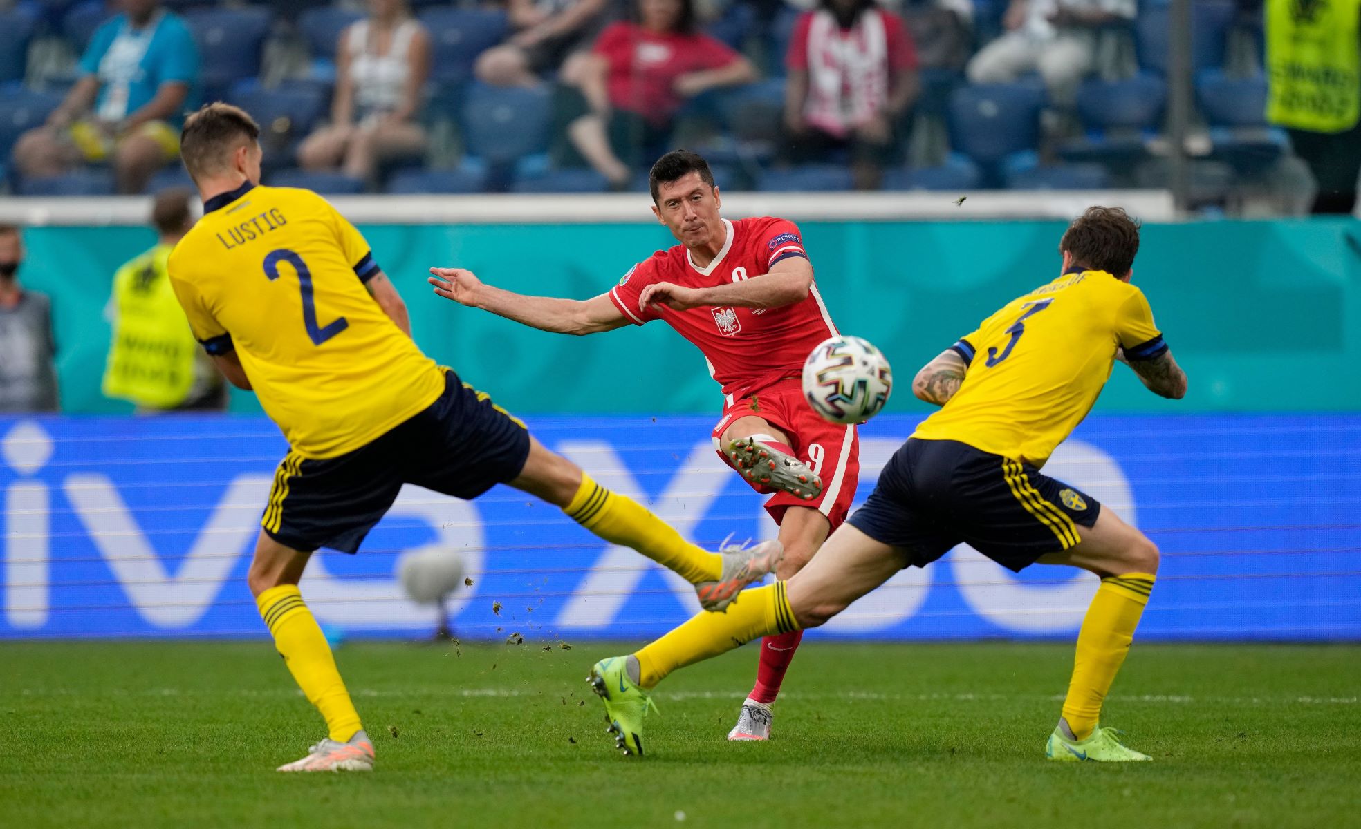 Γκολάρα ο Λεβαντόφσκι – Δίνει ελπίδα στους Πολωνούς (vid)