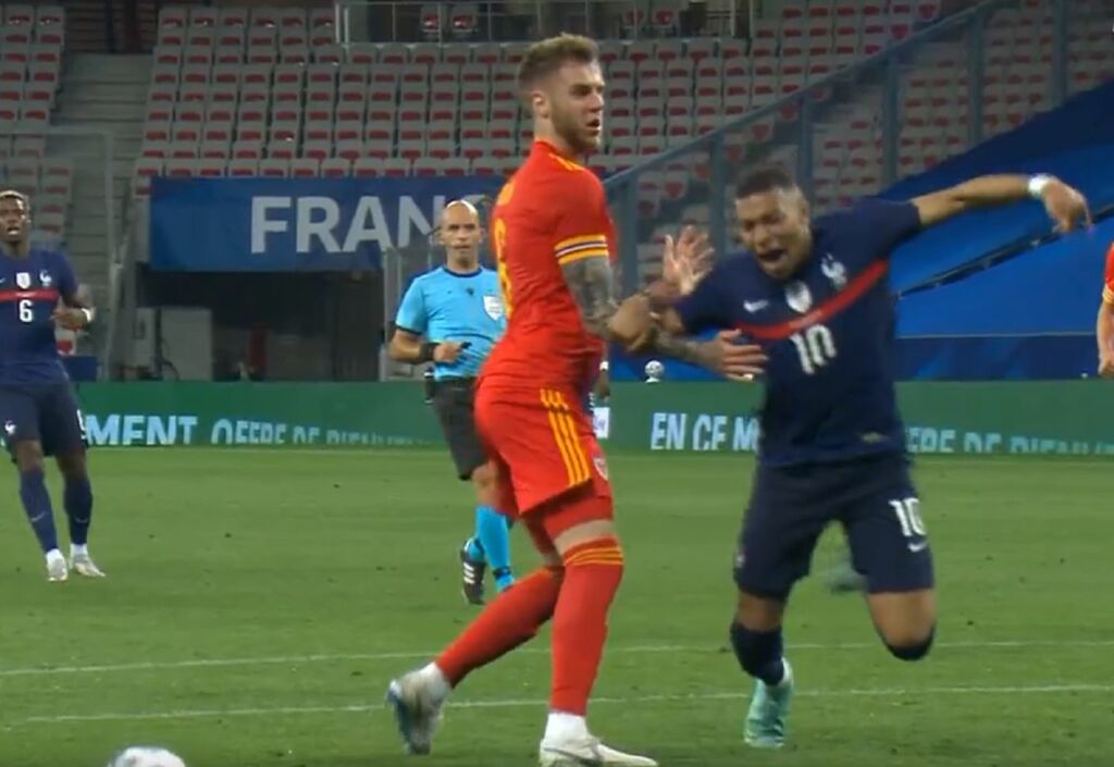 Η «βουτιά» του Μπαπέ… τρέλανε τον σχολιαστή του ESPN! (vid)