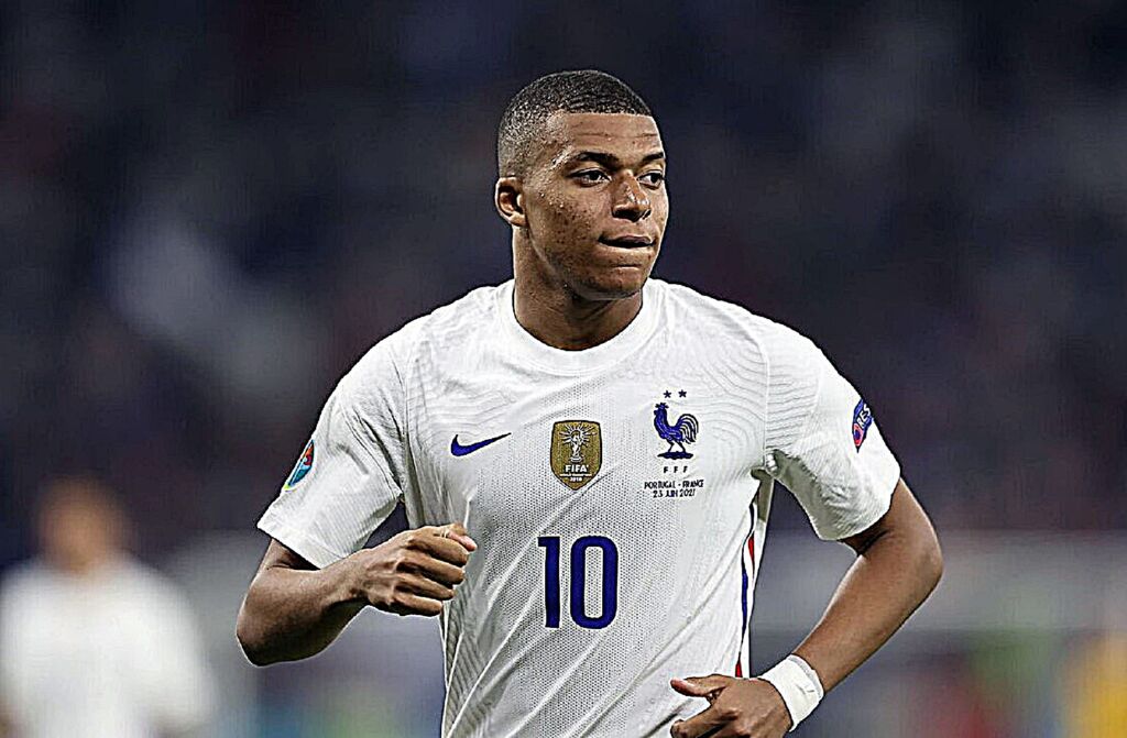 O Μπαπέ ενημέρωσε την Παρί για τις προθέσεις του