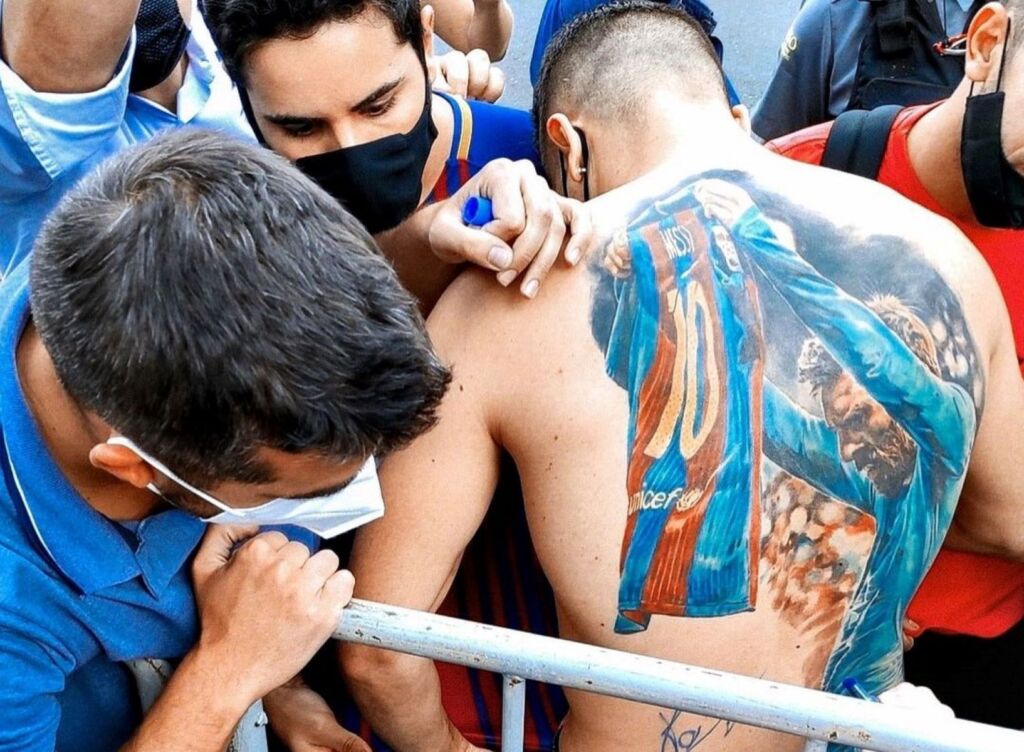 Ο Μέσι υπέγραψε τατού – αριστούργημα Βραζιλιάνου οπαδού του (pic)