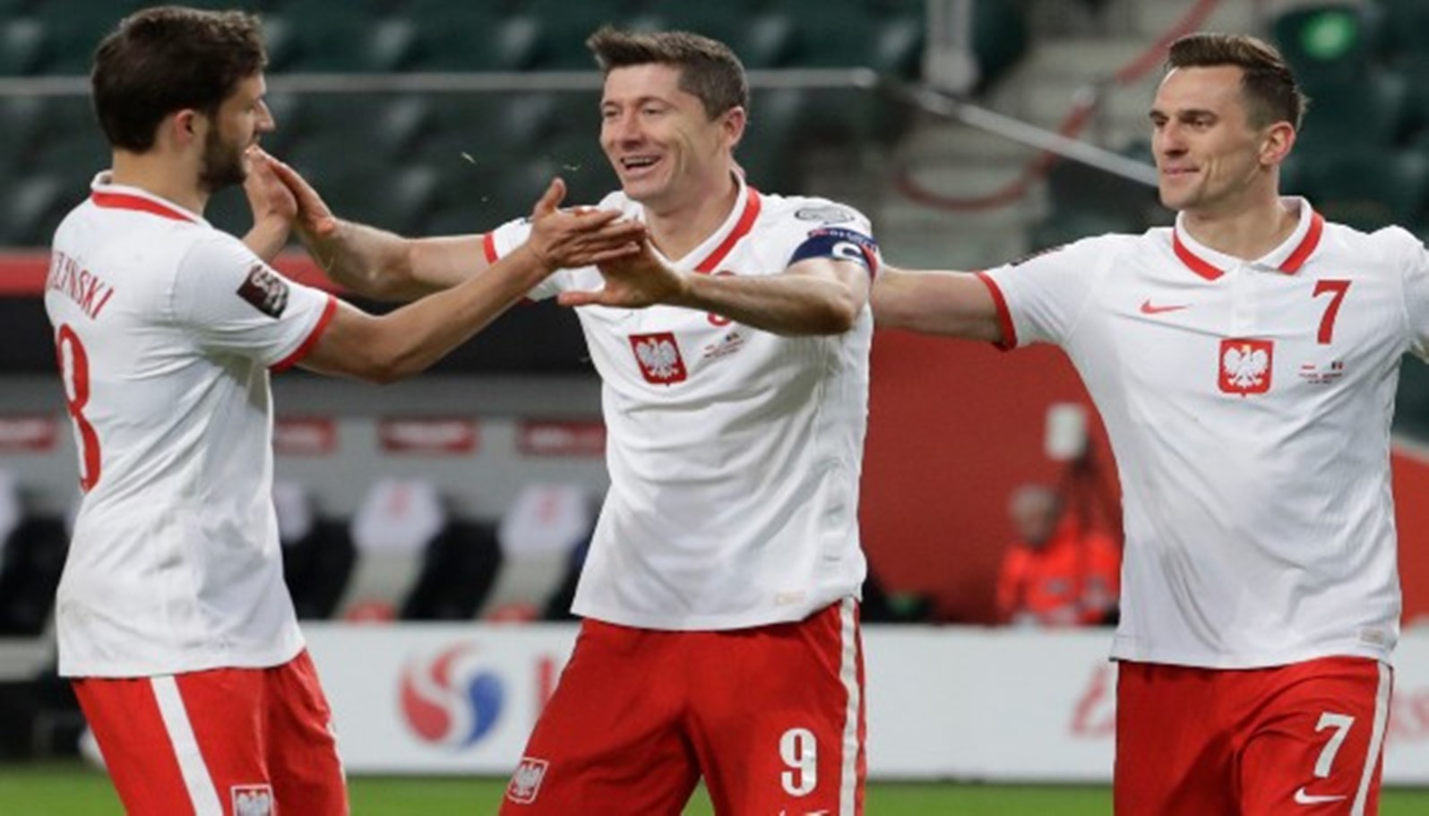 “Τρύπιες” άμυνες στην Πολωνία, φορτσάρει ο Ισημερινός – 3αδα “φωτιά” στο 5.89!