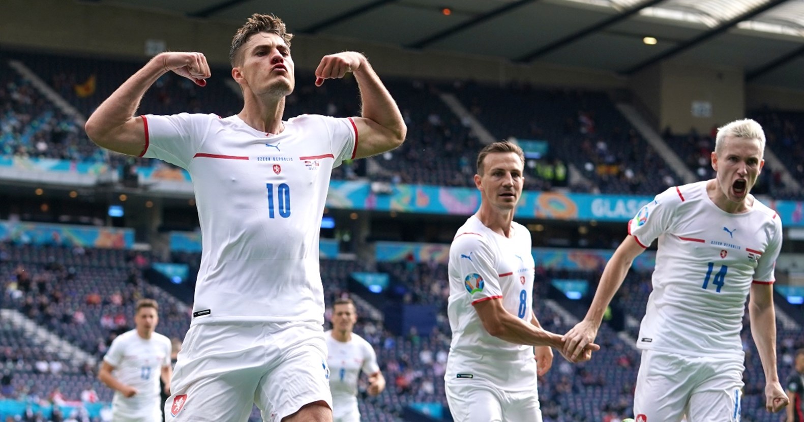 Κάνει… μπράτσα με Σικ και ισοπαλία η Τσεχία! (vid)