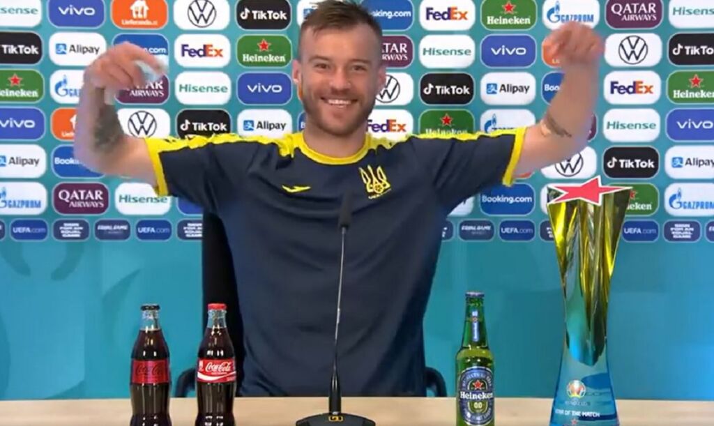 Πονηρή… πάσα Γιαρμολένκο σε χορηγούς ποτών του Euro! (vid)