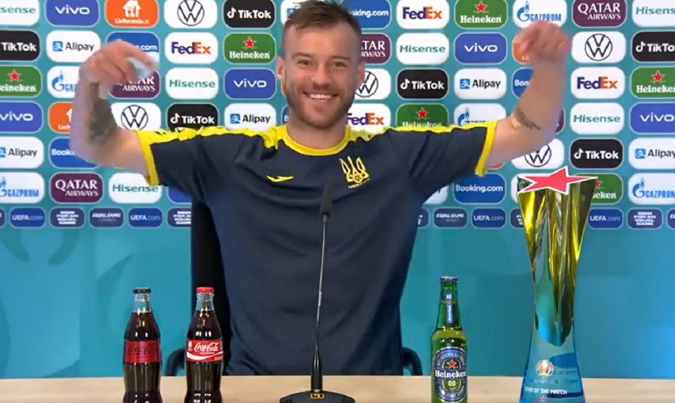 Πονηρή… πάσα Γιαρμολένκο σε χορηγούς ποτών του Euro! (vid)