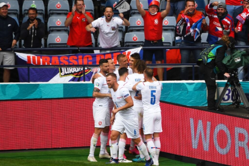 Με Σικ-άτη εμφάνιση οι Τσέχοι υπέταξαν τη Σκωτία (vid)