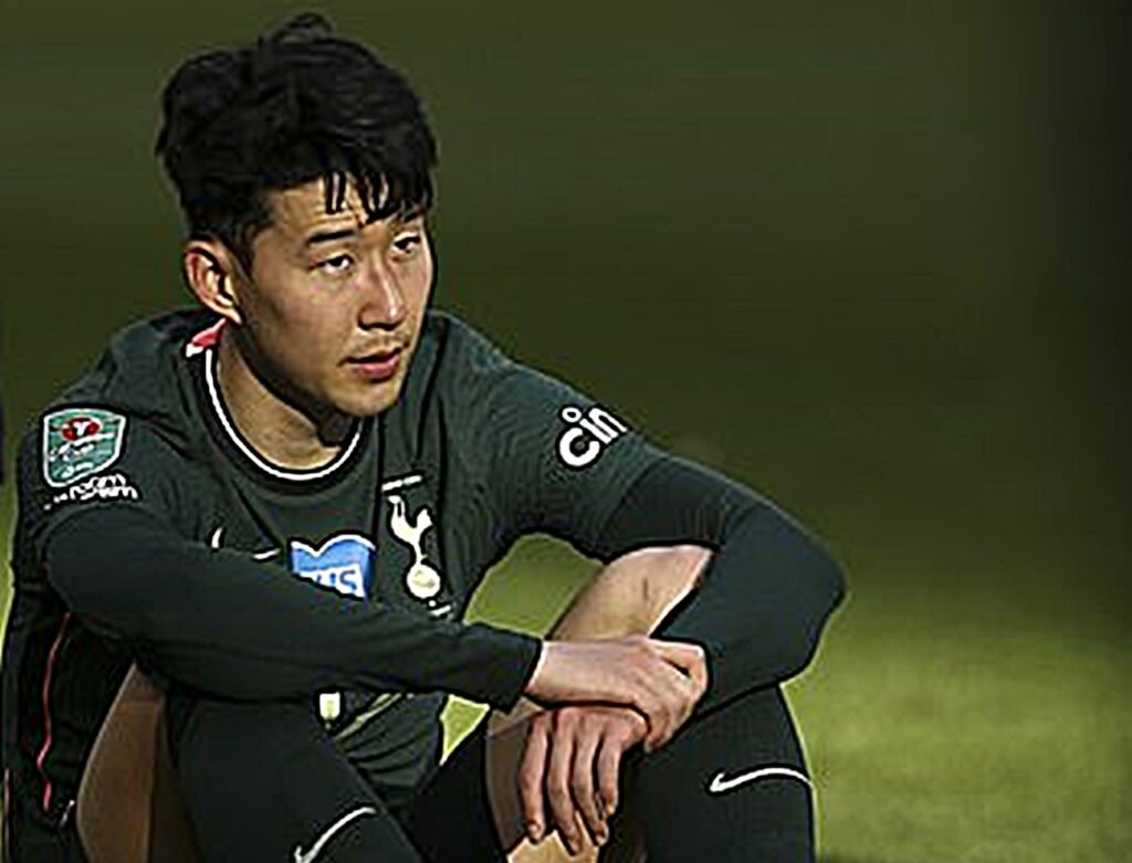 Γύρισε από τις διακοπές του με μισή καρδιά ο Σον (vid)