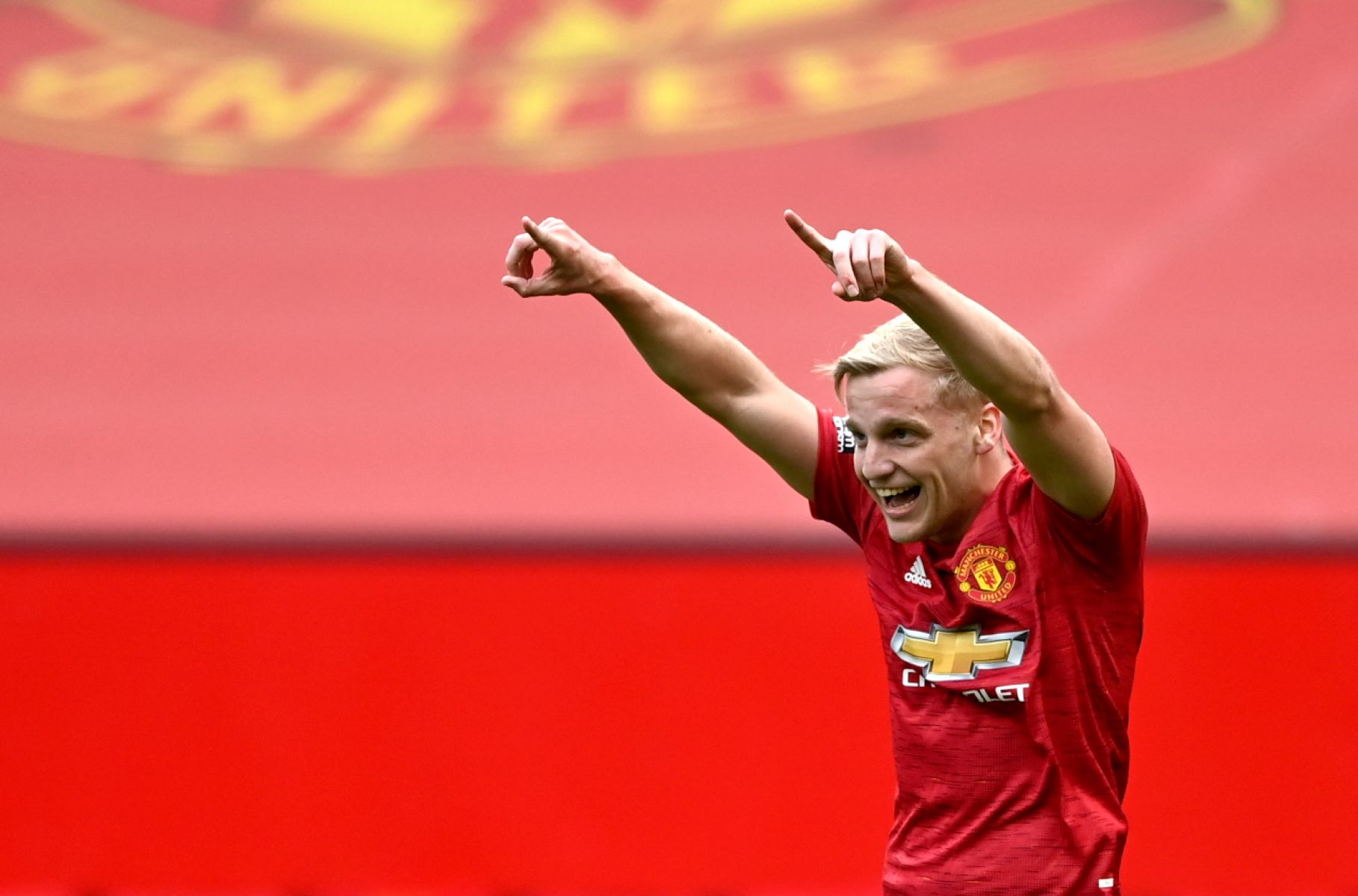 H Μπαρτσελόνα επιμένει «οράνιε» – Θέλει Φαν ντε Μπέεκ