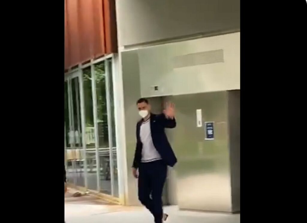 ΕΚΤΑΚΤΟ: Έφτασε στα γραφεία της Παρί ο Ντοναρούμα! (vid)