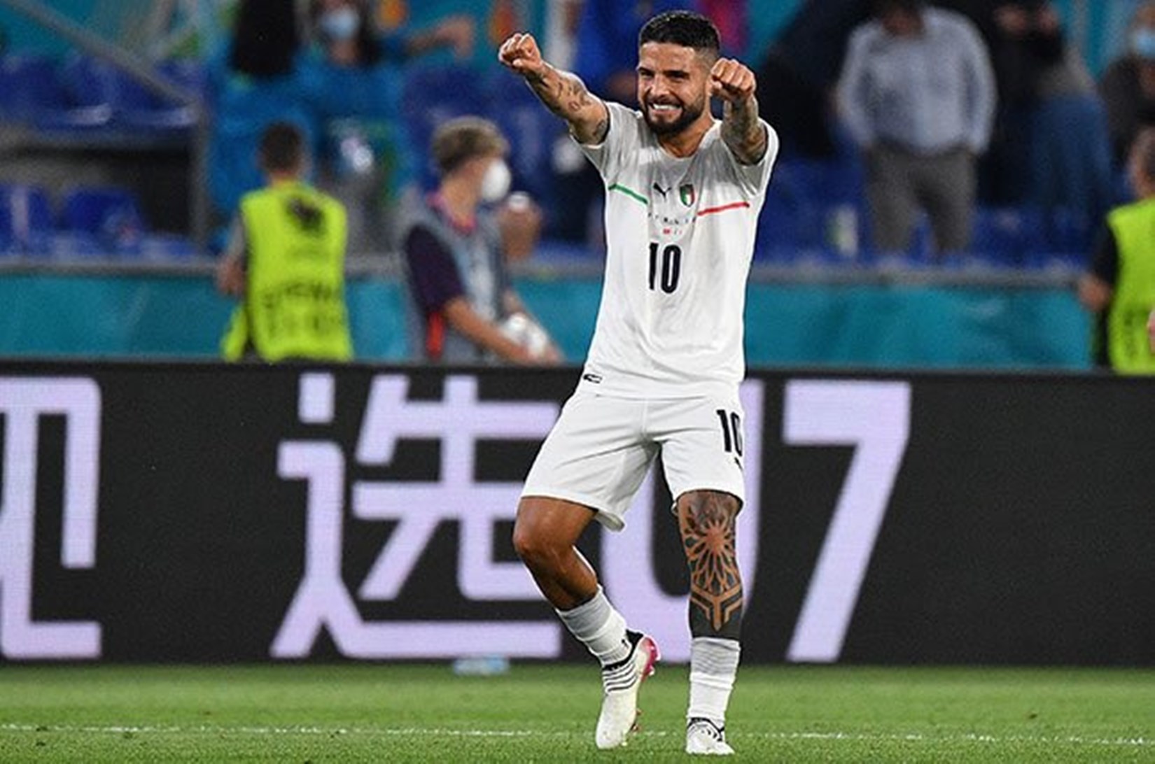 Μαγικό γκολ από τον Ινσίνιε και 2-0 η Ιταλία! (vid)