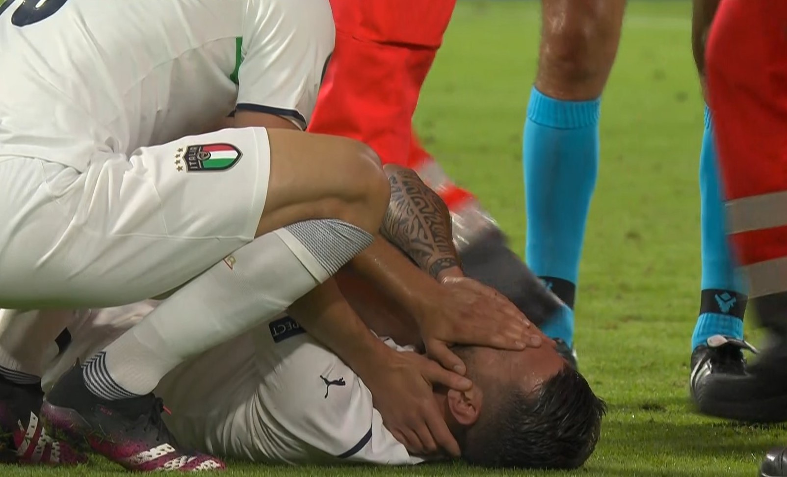 Ξέσπασε σε κλάματα ο Σπινατσόλα-Αποχώρησε με φορείο (pics)