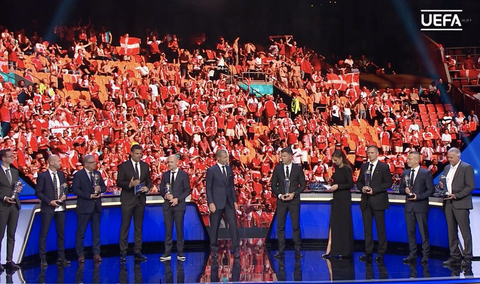 Βραβεύτηκαν οι σωτήρες του Έρικσεν (pic)