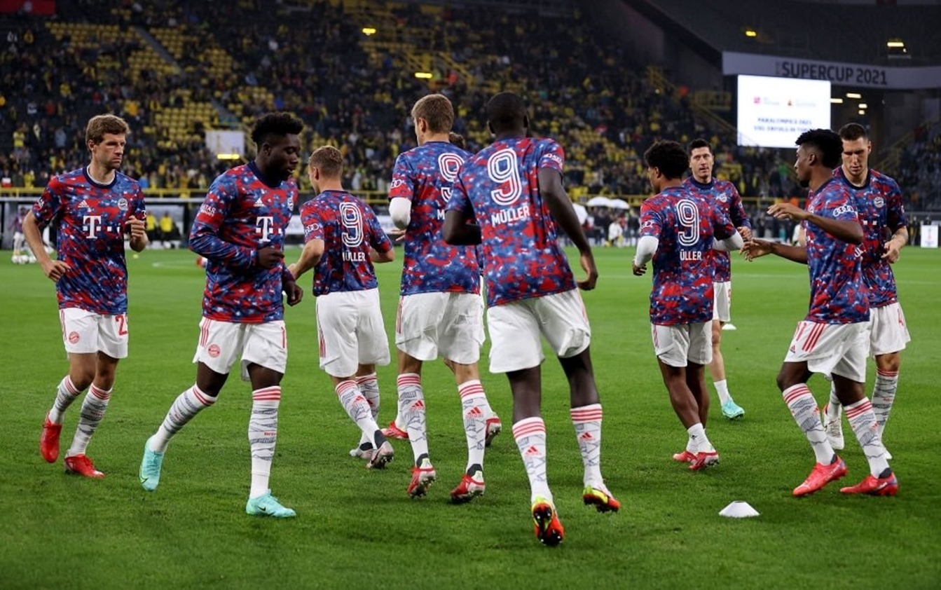 Ανατριχίλα στη Γερμανία! Μπάγερν και Μπορούσια τίμησαν τον Μίλερ! (pics)