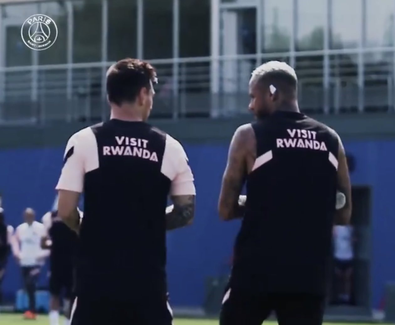 Καλοπερνάνε στις εξέδρες Μέσι και Νεϊμάρ! (pic)