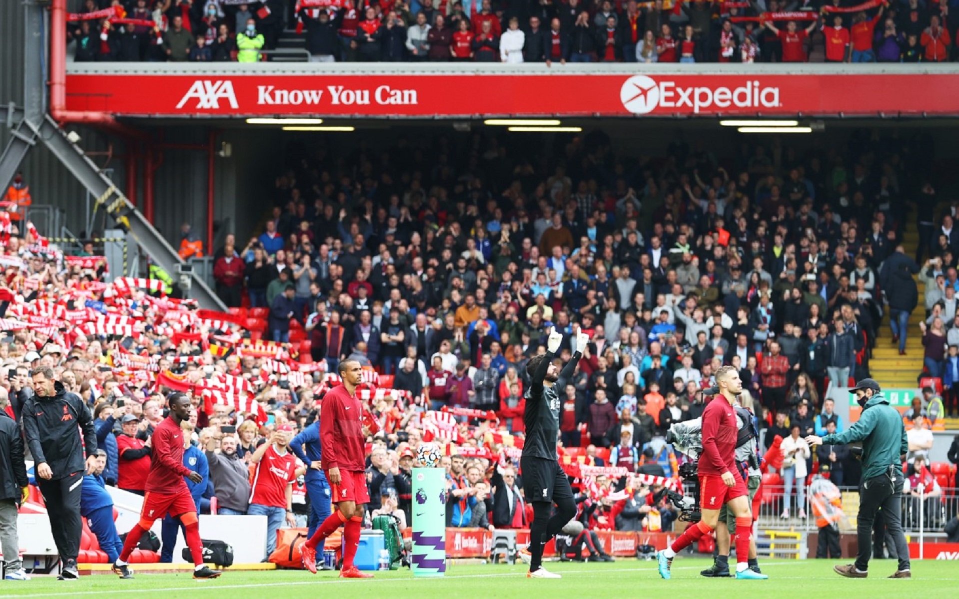 Οι οπαδοί επέστρεψαν και το «Άνφιλντ» απέκτησε ζωή! (vid)