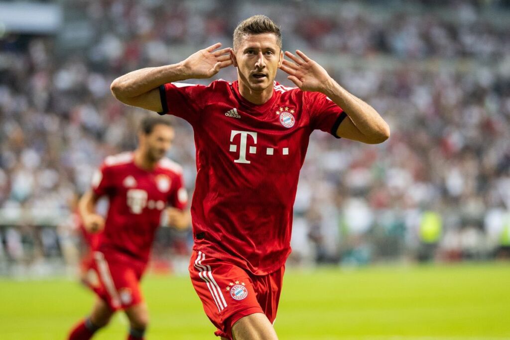 Λεβαντόφσκι: «Είμαι μαζί με τους Μέσι και Κριστιάνο, με γεμίζει υπερηφάνεια»