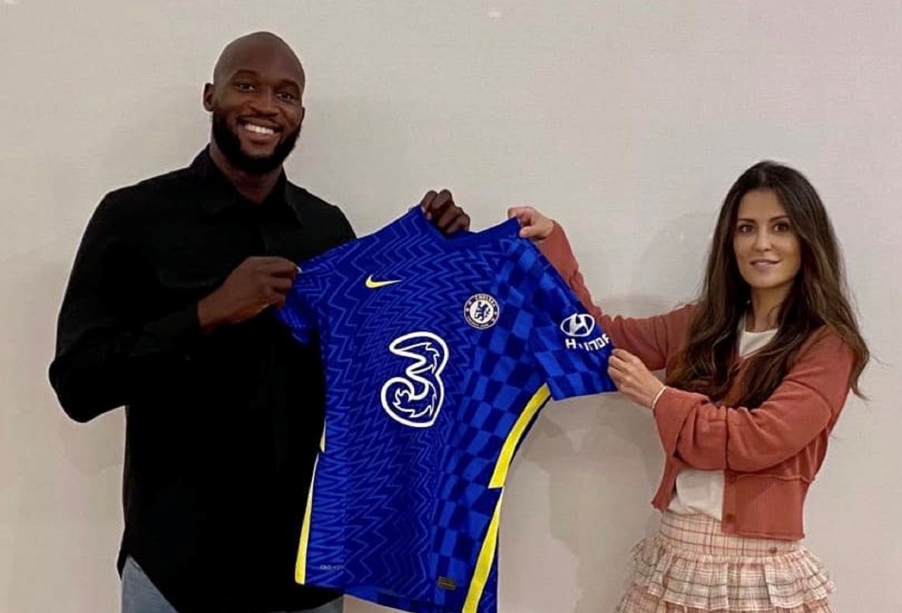 Επίσημο: Στην Τσέλσι ξανά ο Λουκάκου (vid)