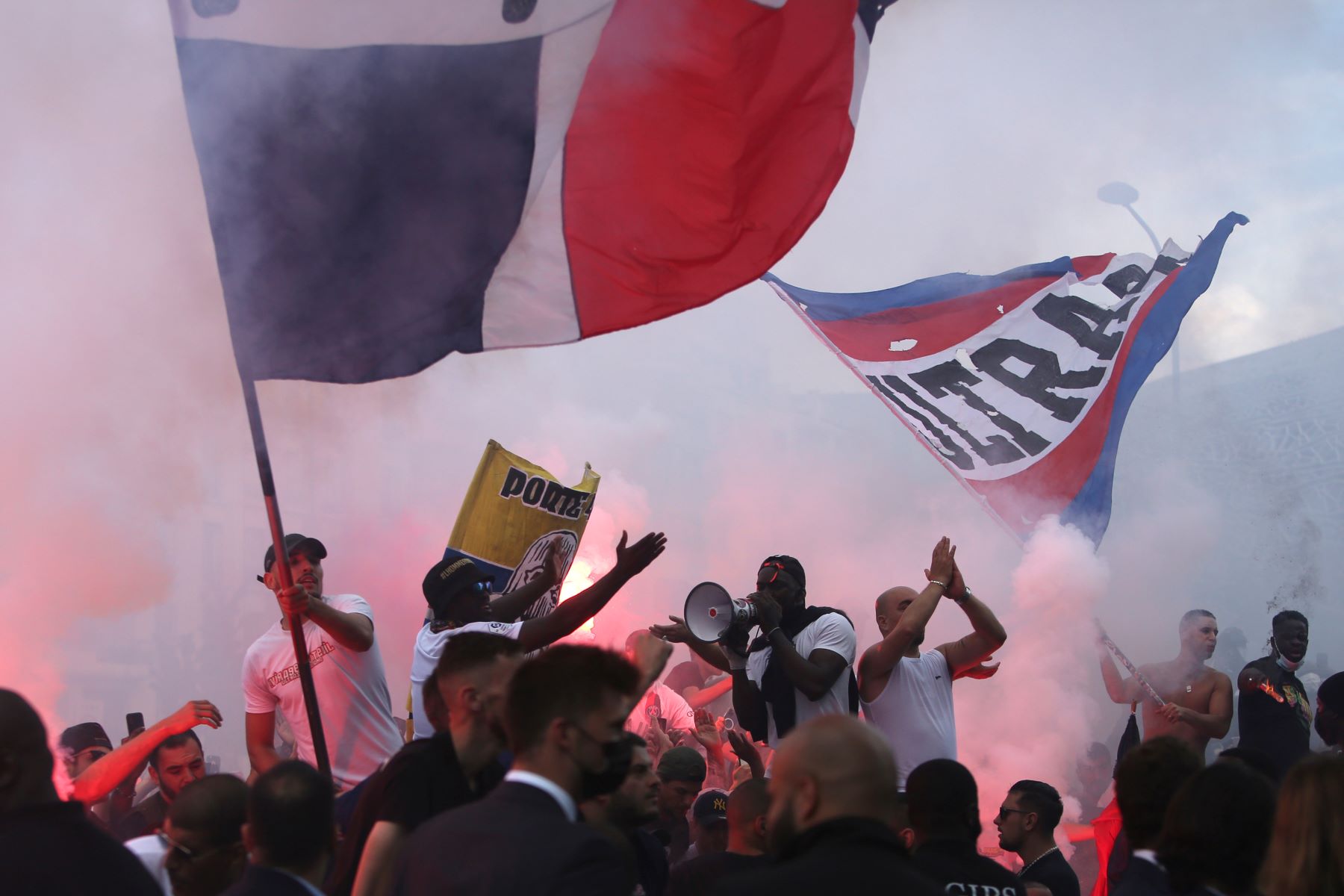 Φρενίτιδα για Μέσι – Σαν φιέστα… τίτλου στο Παρίσι (pics&vid)