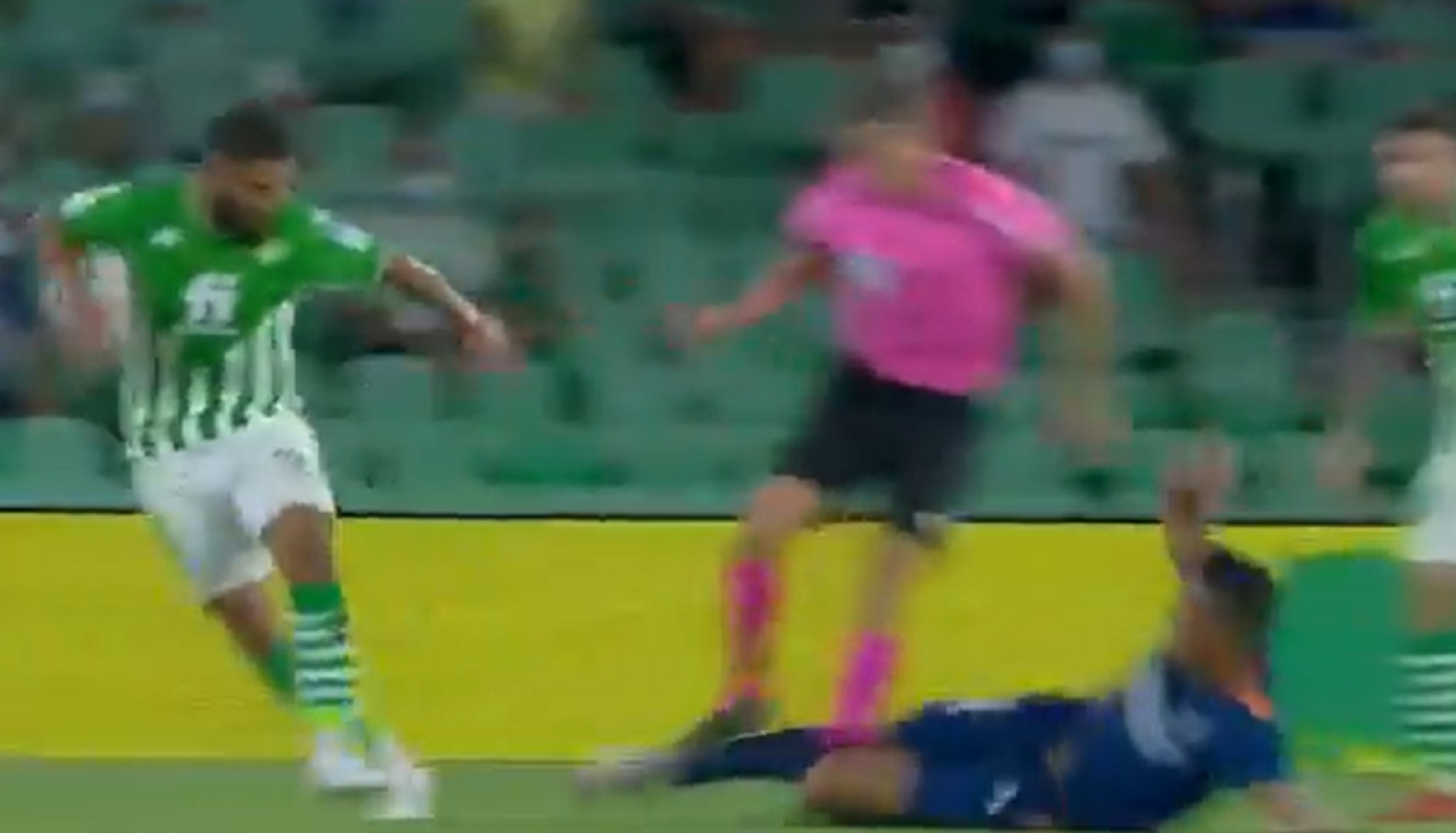 Ο Κασεμίρο «ξήλωσε» τον διαιτητή στο Μπέτις – Ρεάλ (vid)