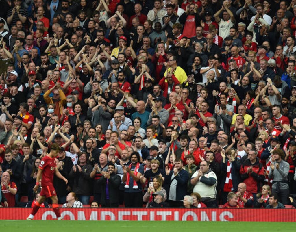 Ο Τσιμίκας με μία ενέργειά του έκανε το «Άνφιλντ» να παραληρεί! (vid)