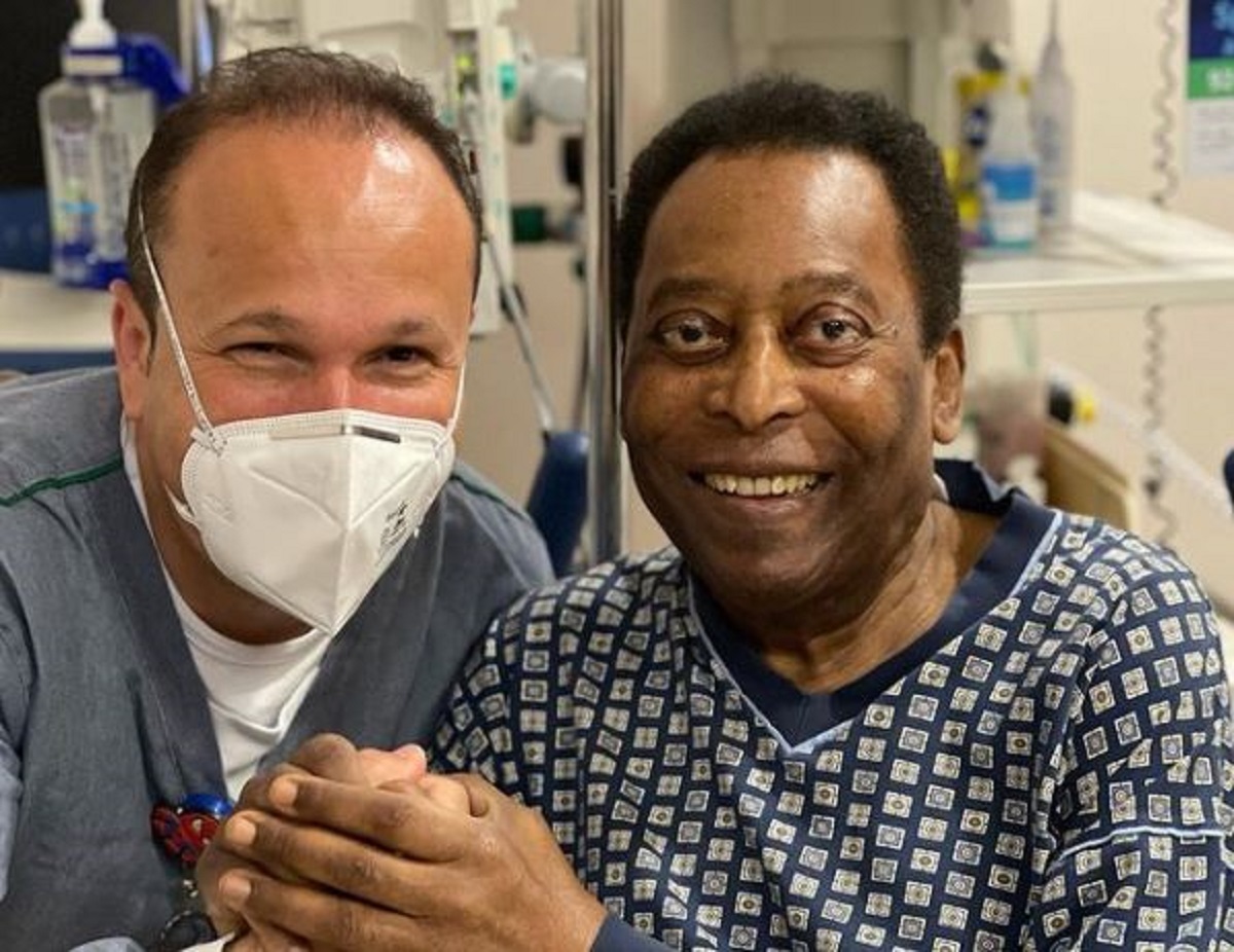 Βγαίνει από το νοσοκομείο ο Πελε! (pics)