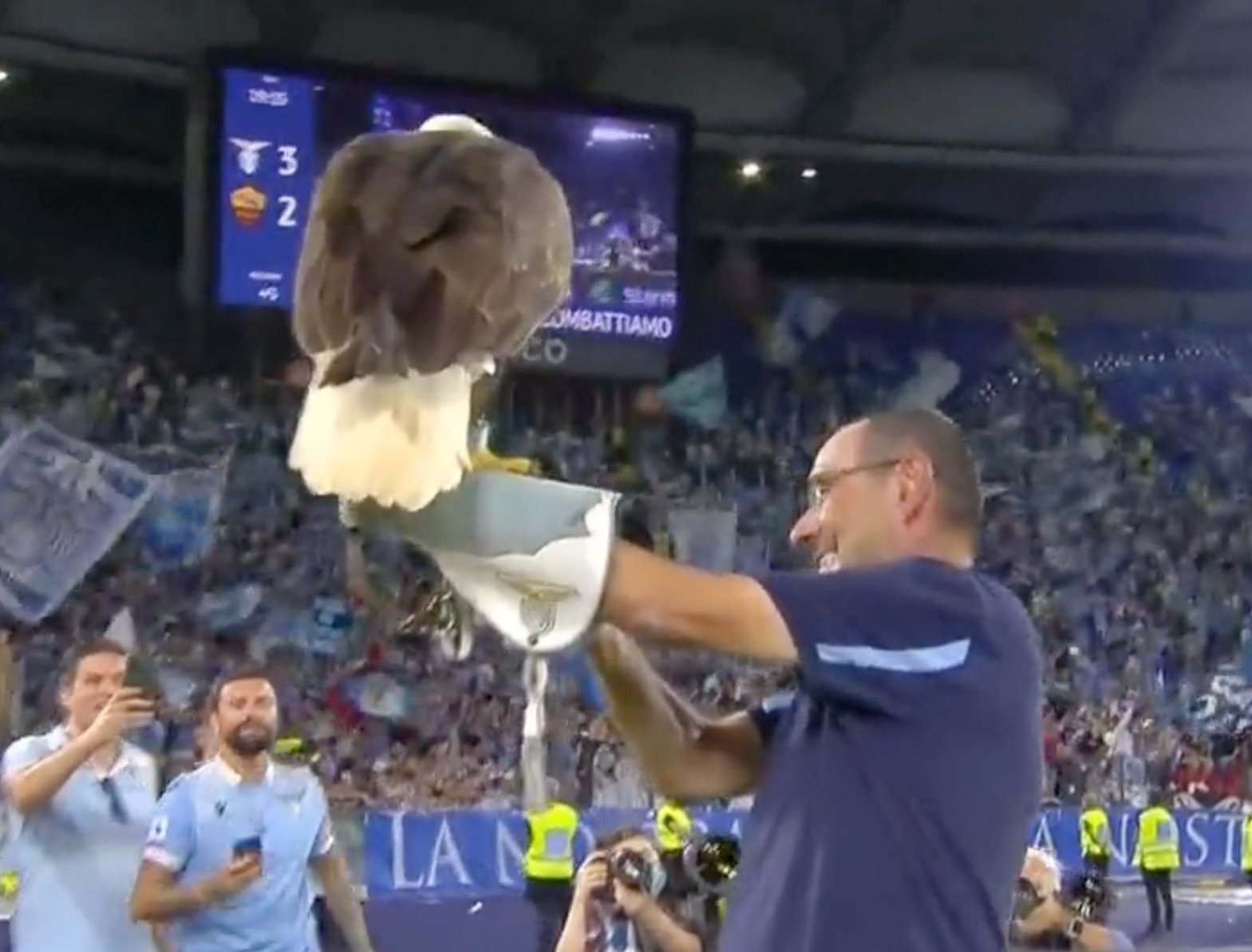 Ο Σάρι νίκησε τη Ρόμα και έμεινε με το… πουλί στο χέρι! (pics)