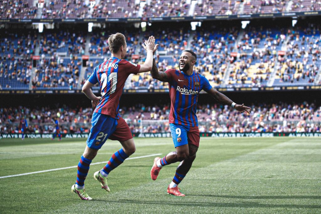 Ο Ντεπάι ξεκίνησε να… κουβαλάει την Μπαρτσελόνα! (vid)