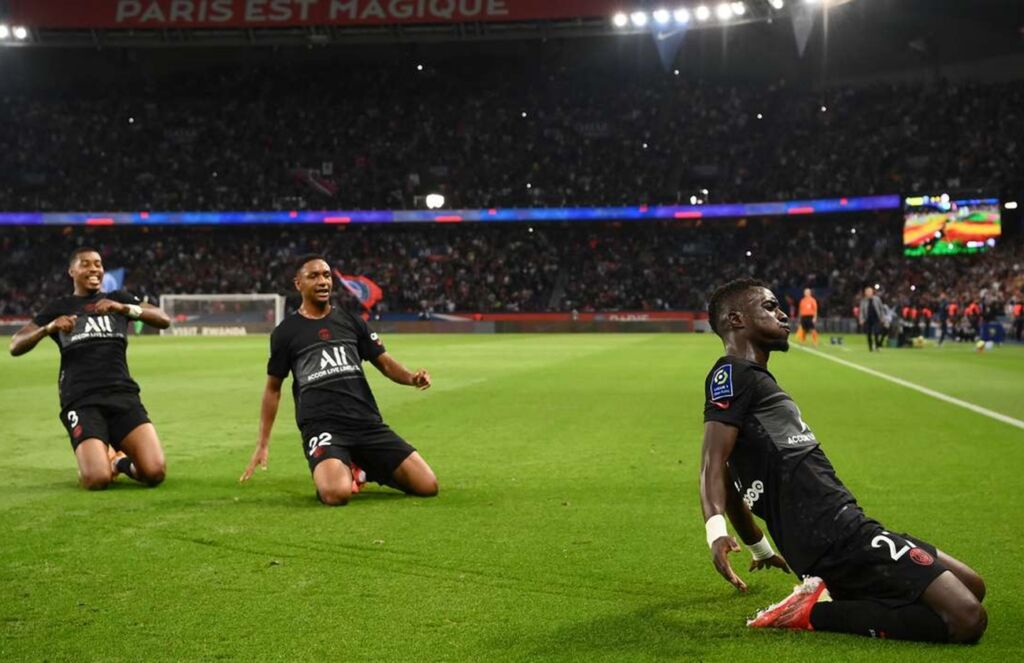 Στο ρελαντί η Παρί, νίκησε τη Μονπελιέ για το 8/8 (vid)