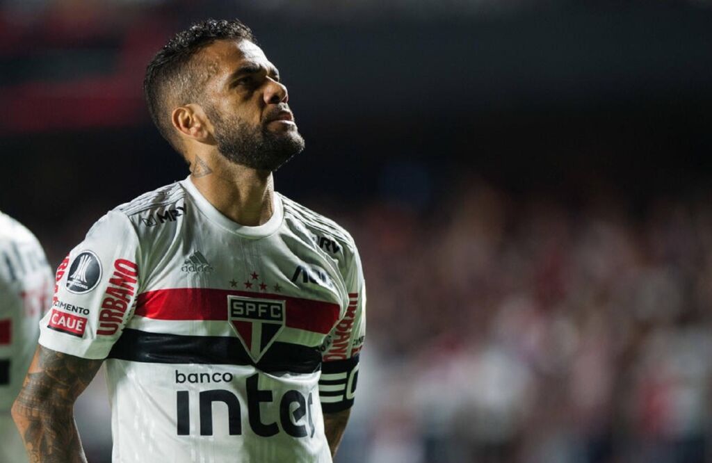 Έφυγε από τη Σάο Πάουλο ο Άλβες – «Ψάχνεται» για το μέλλον!