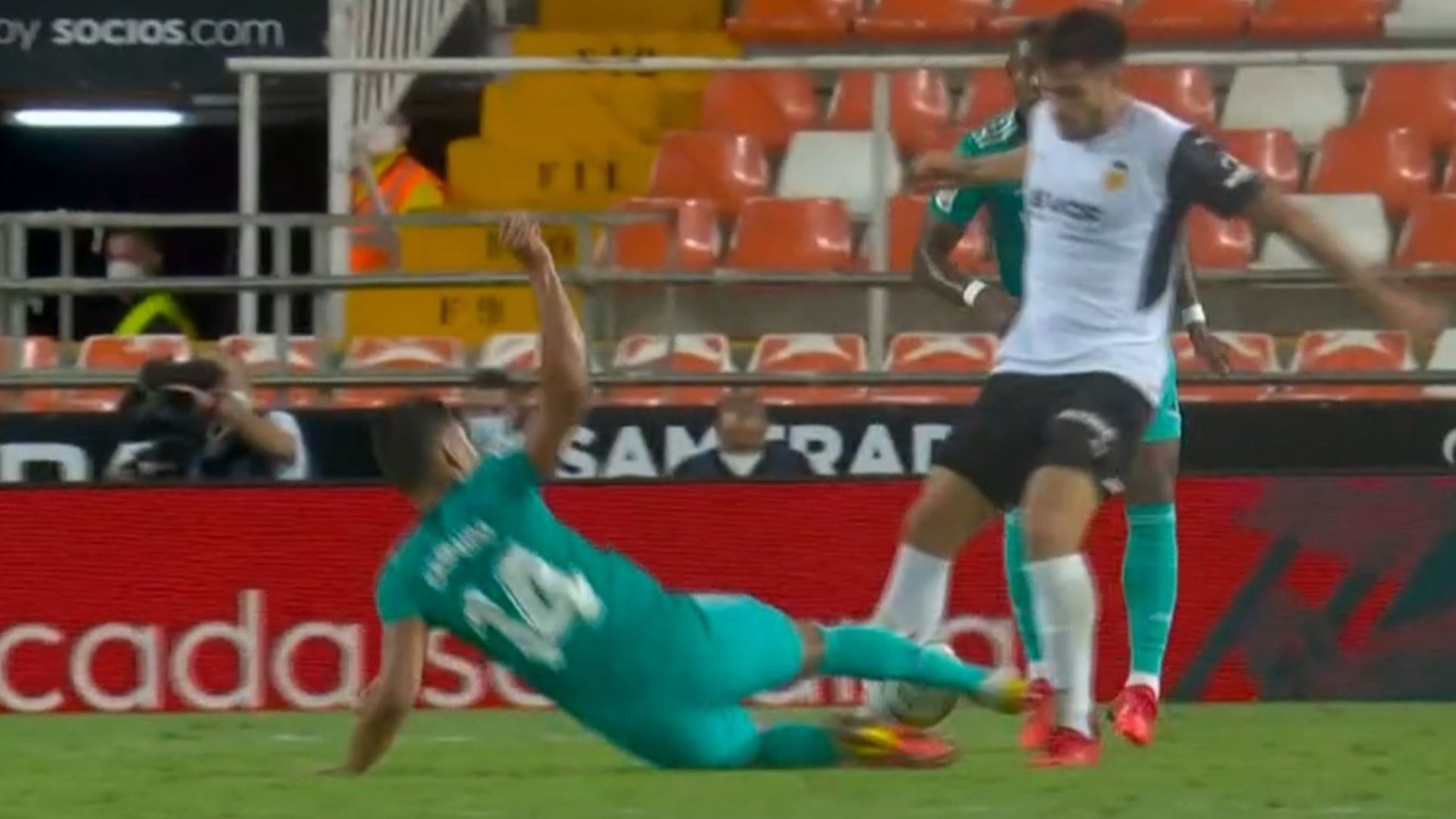 «Βράζουν» στη Βαρκελώνη με το τάκλιν του Κασεμίρο (vid)