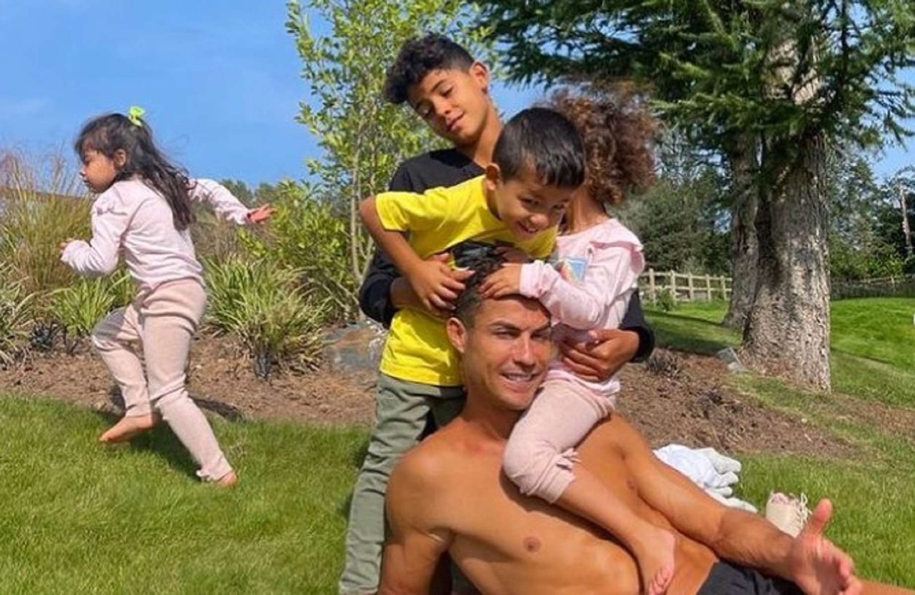 Ο Κριστιάνο κάνει ζωάρα στο… ηλιόλουστο Μάντσεστερ! (pic)