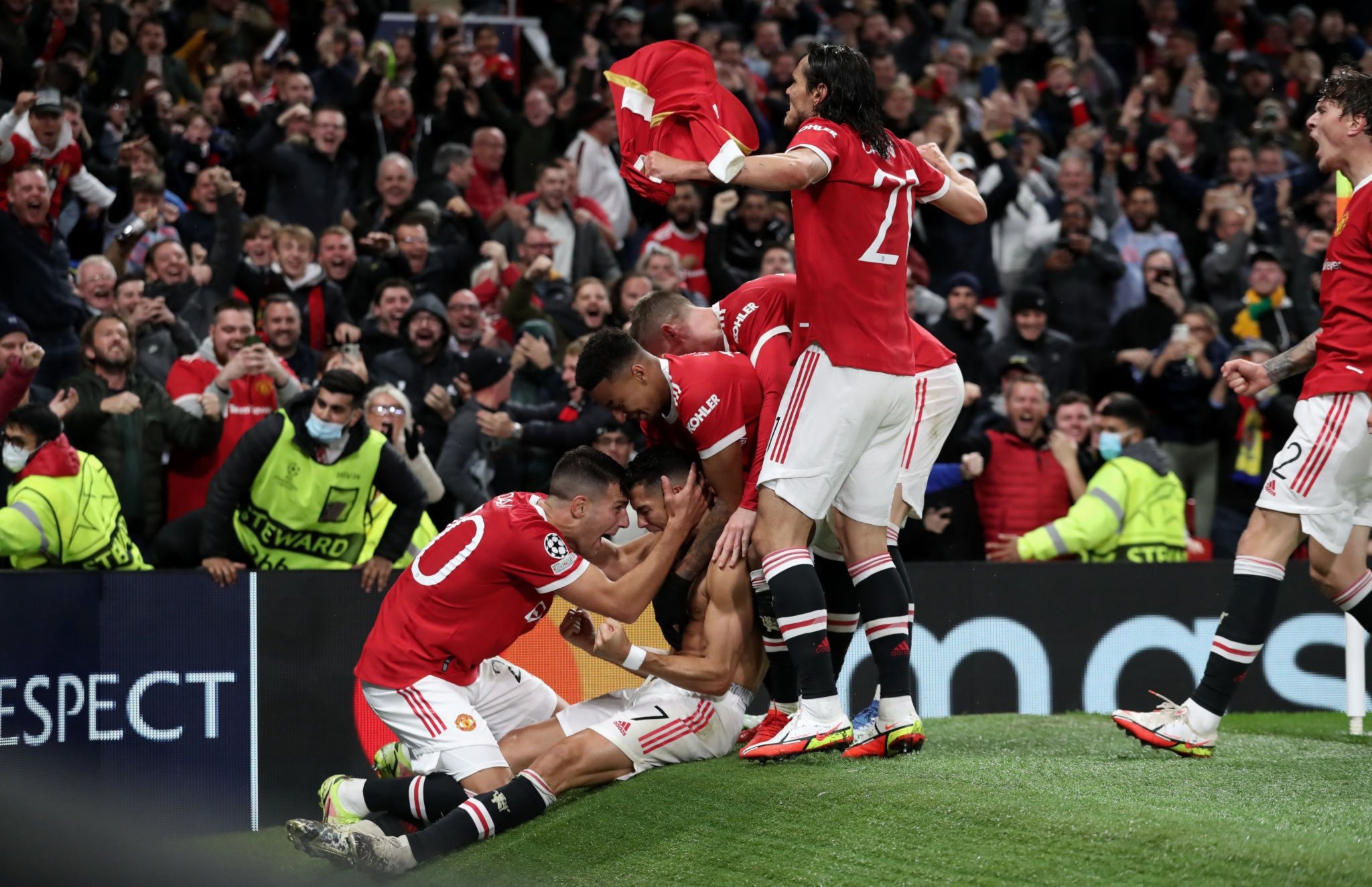 “Παραλήρημα” για τον Κριστιάνο – Δεν… άδειαζε με τίποτα το Ολντ Τράφορντ (vid)