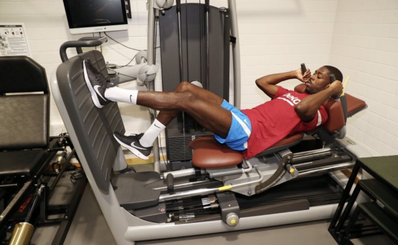 Η Μπαρτσελόνα “ξεχωρίζει” τον Ντεμπελέ από τους υπόλοιπους στο ρόστερ