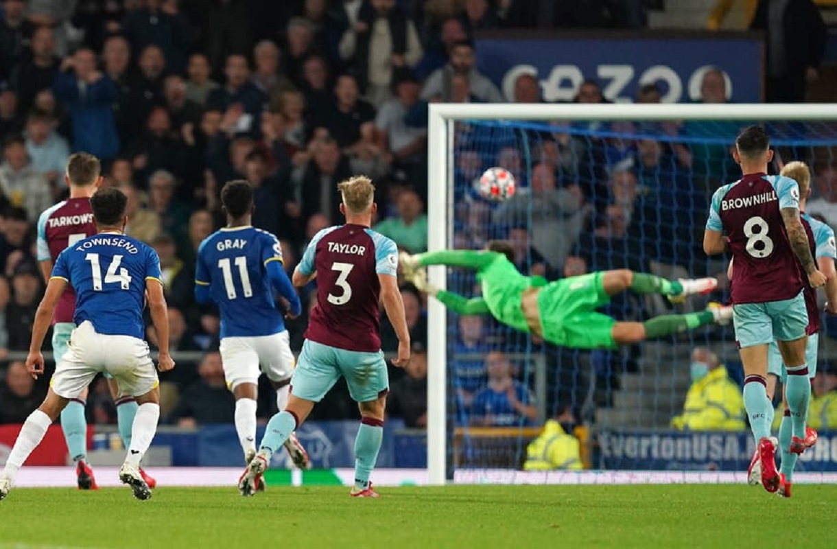 Σε μόλις έξι λεπτά η Έβερτον «χόρεψε» την Μπέρνλι!