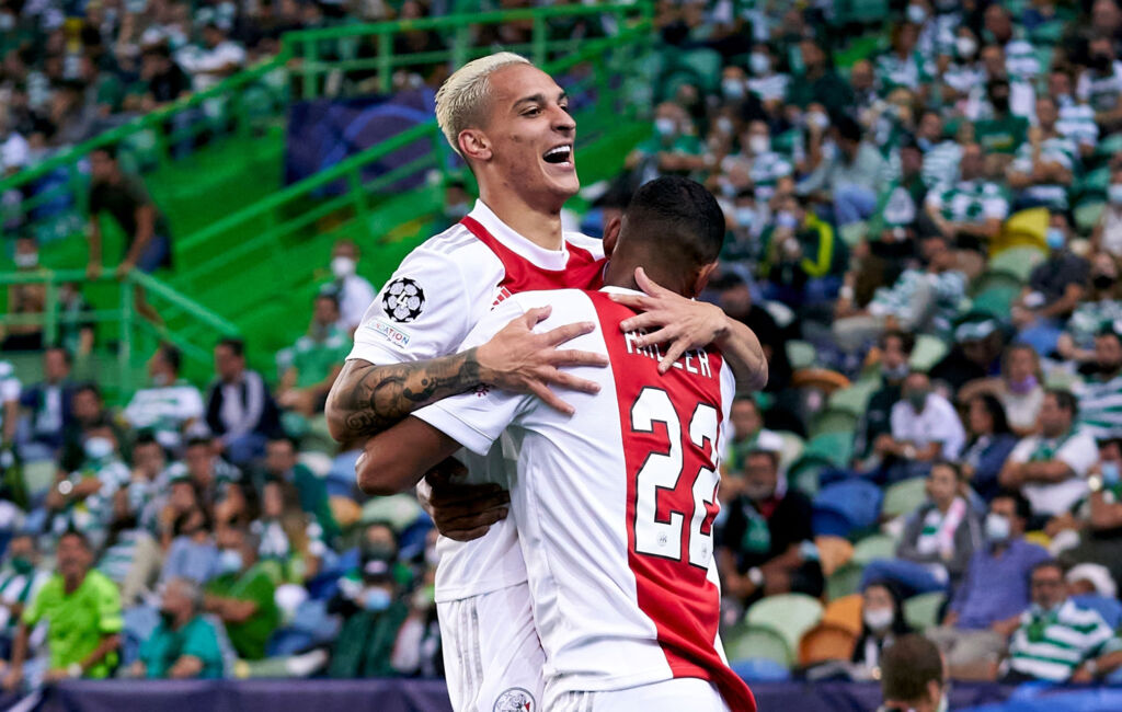 Ο μεγάλος γκολτζής του Άγιαξ «έδωσε» στεγνά συμπαίκτη του! (vid)