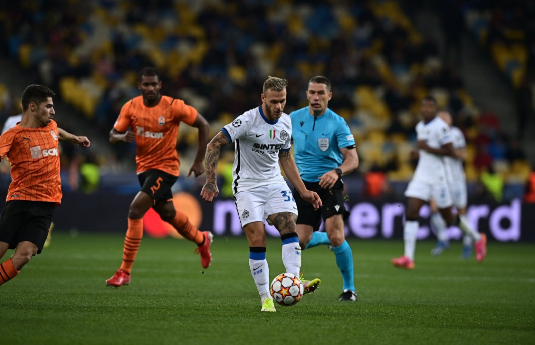 Ίντερ και Σαχτάρ κέρασαν… «κουλούρια»! (vid)