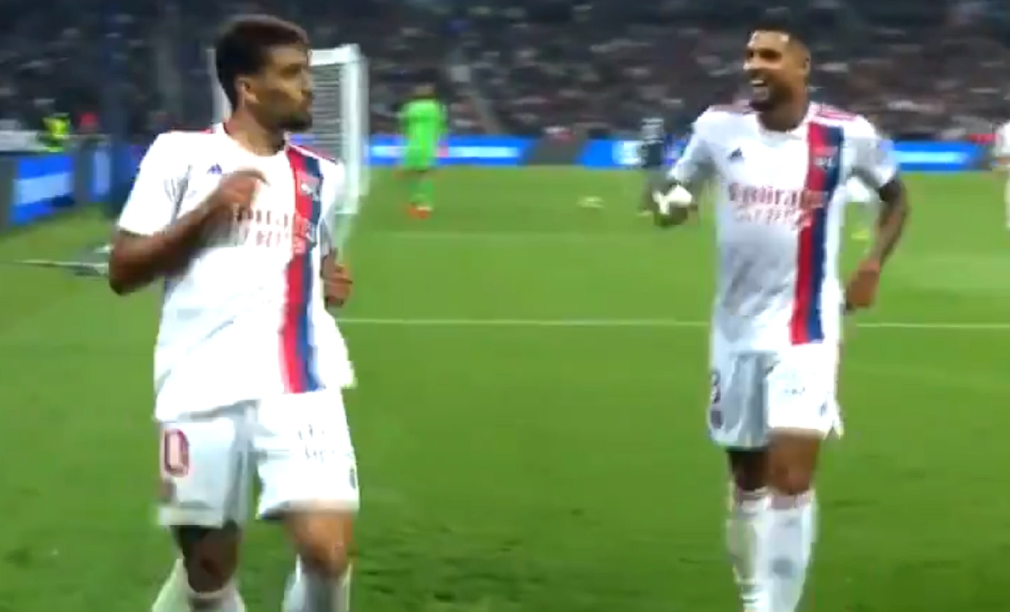 Ο Πακετά παγώνει το Παρίσι (vid)