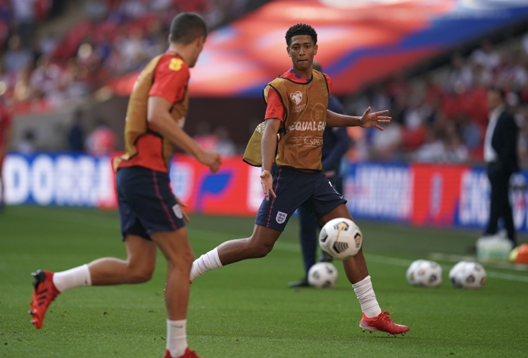 Η εθνική Αγγλίας έχει έναν πιτσιρικά που ισοπεδώνει τα κοντέρ!