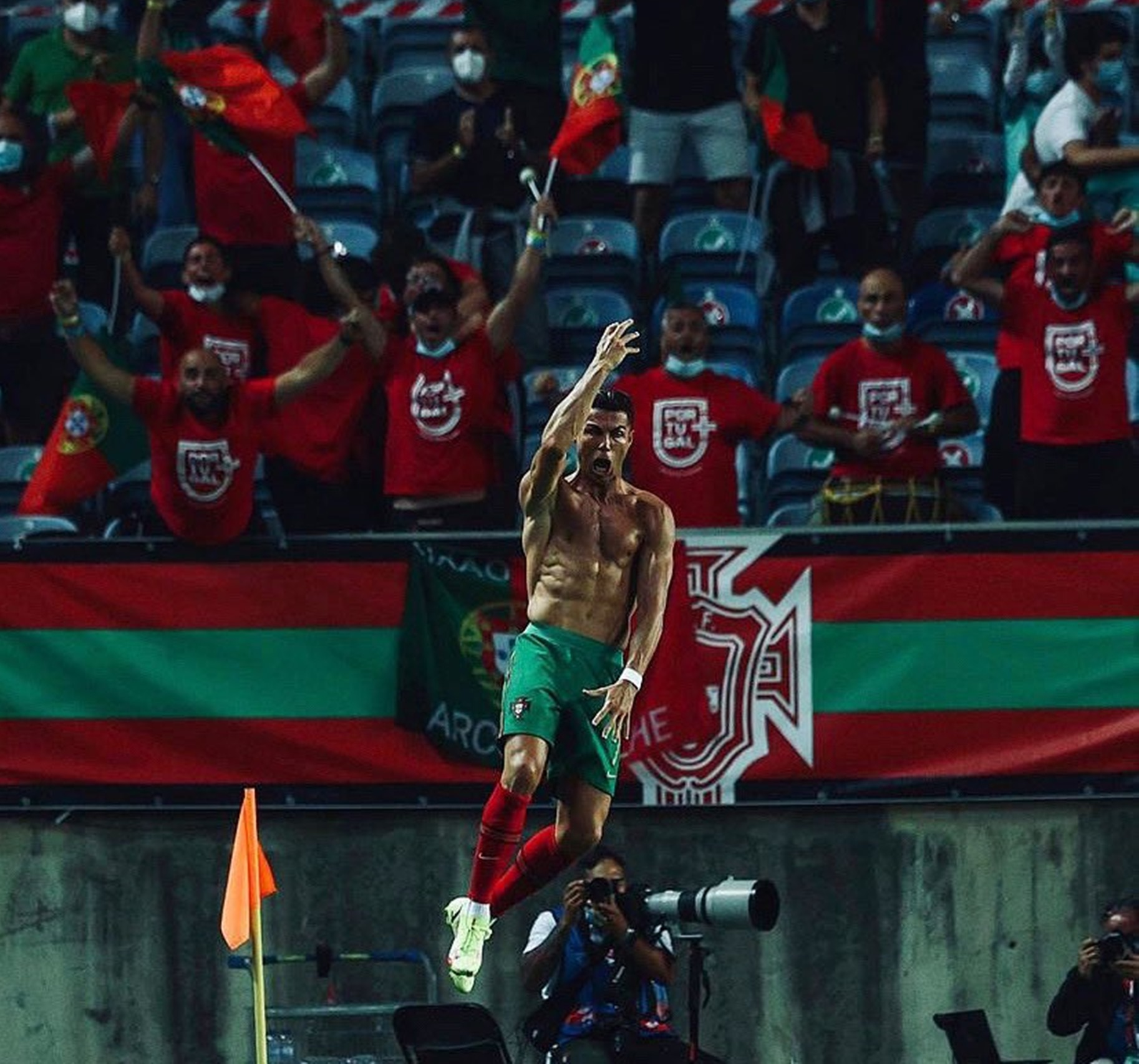 Το ίδιο «φέτες» με πριν 17 χρόνια παραμένει ο Κριστιάνο! (pic)