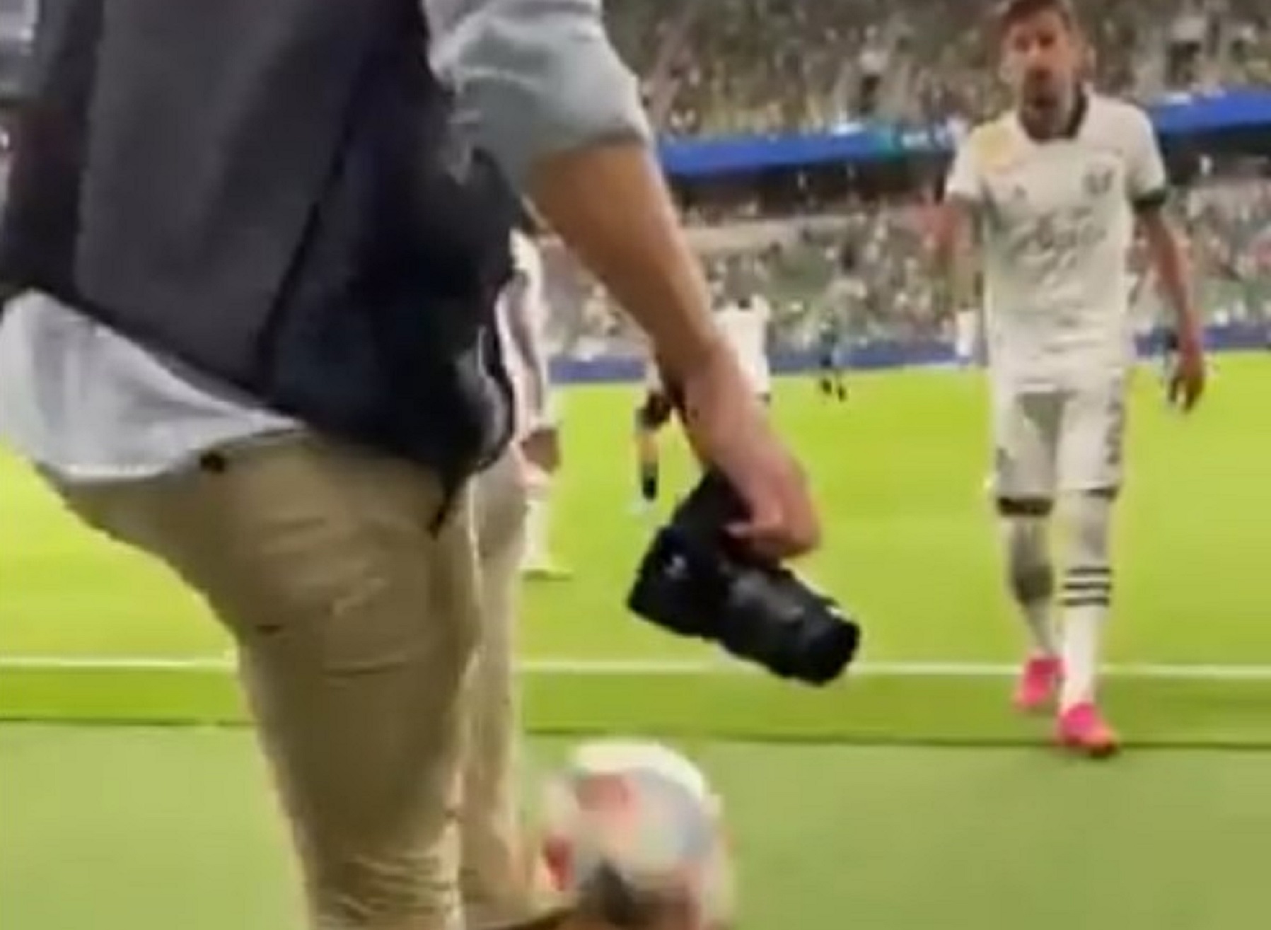 Φωτογράφος στο MLS… δίδαξε μπαλίτσα! (vid)